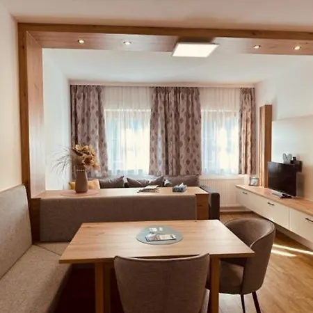 Almtalhotel In Apartamento Pettenbach