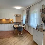 아파트 Almtalhotel In